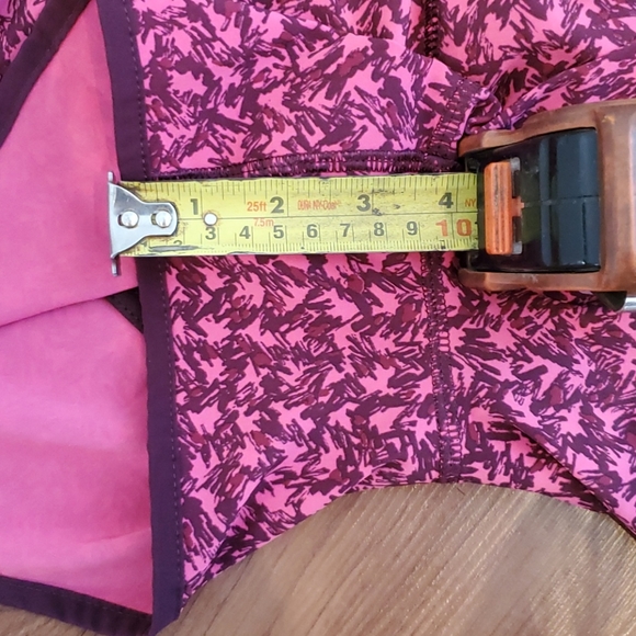 Lululemon 4" Tracker Short size 6 - Picture 6 of 9